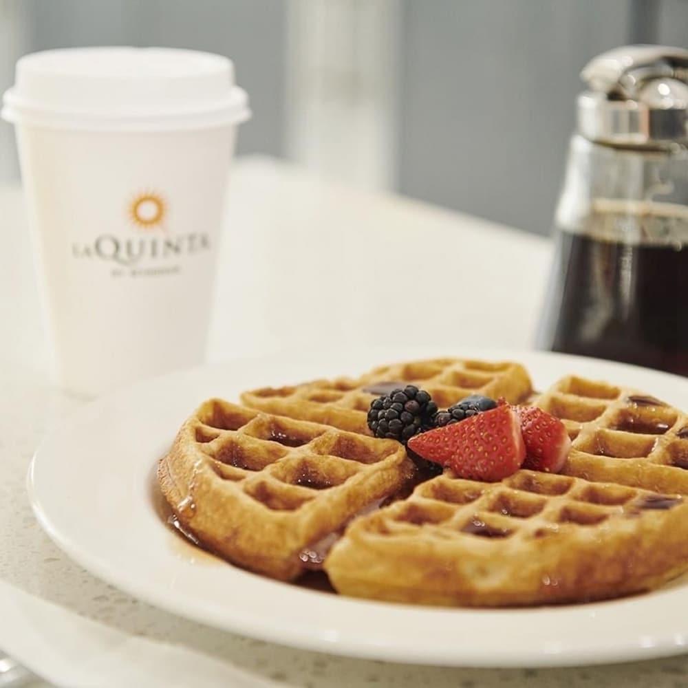 La Quinta By Wyndham Danbury Hotel Екстериор снимка
