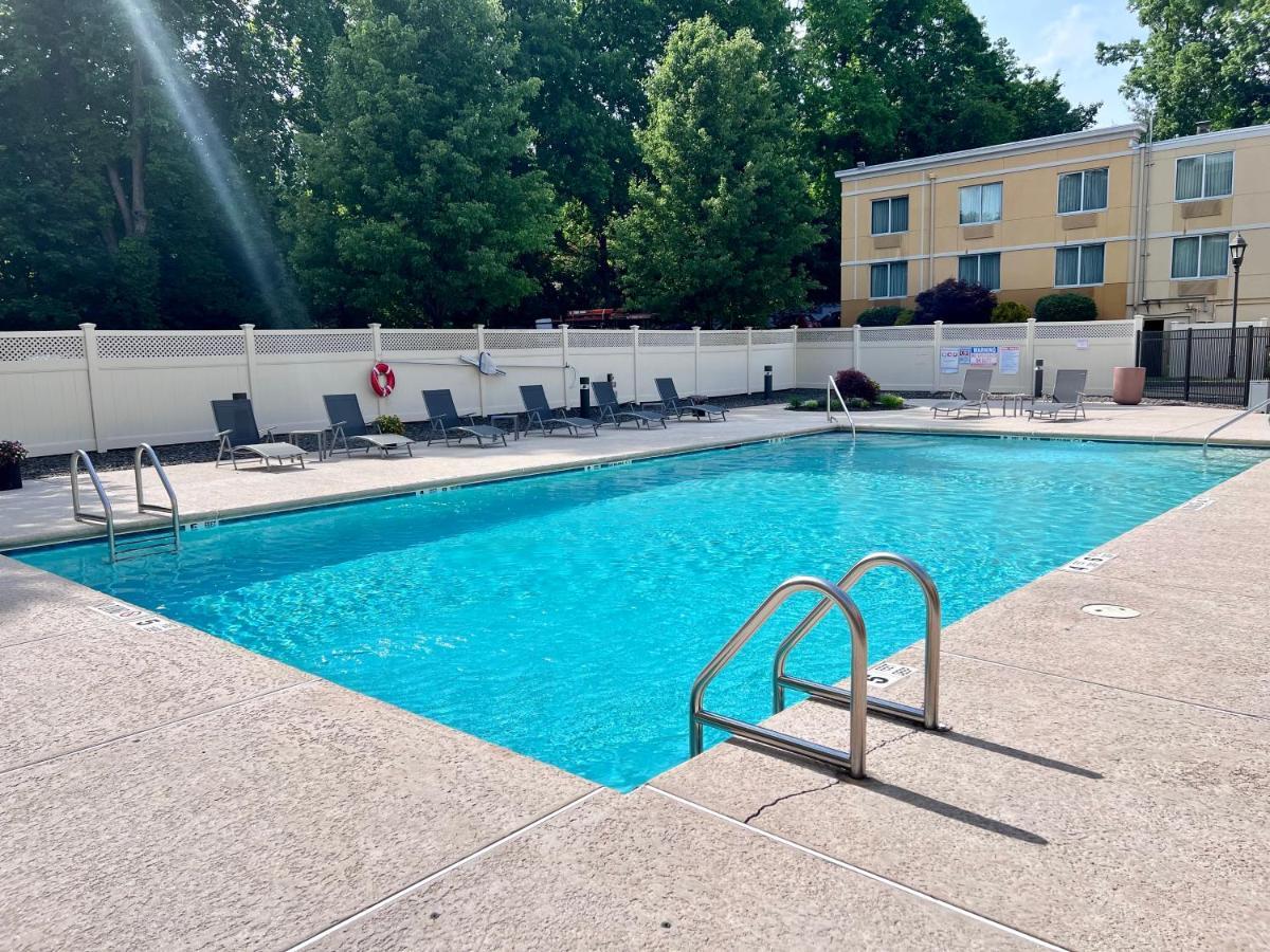La Quinta By Wyndham Danbury Hotel Екстериор снимка
