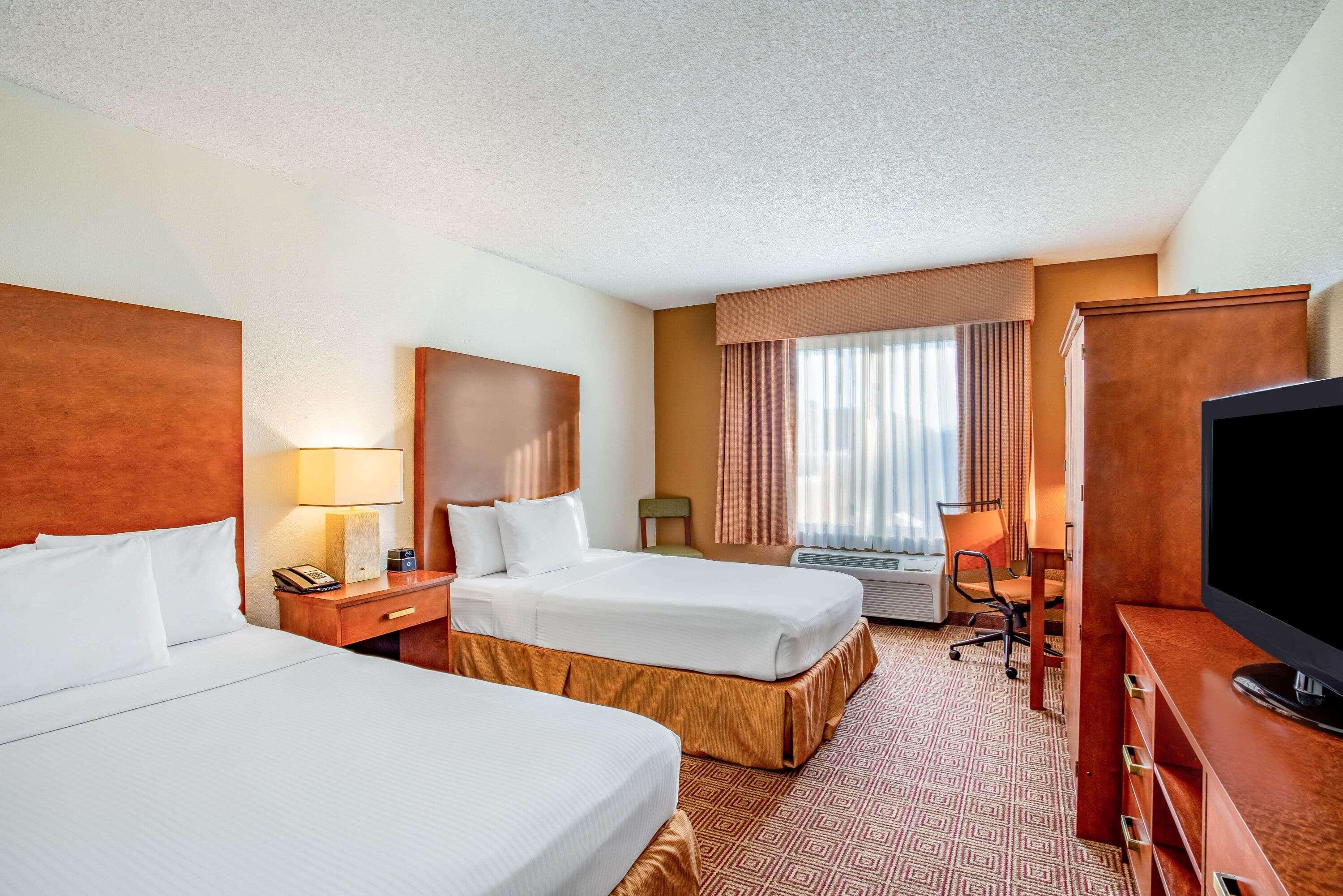 La Quinta By Wyndham Danbury Hotel Екстериор снимка