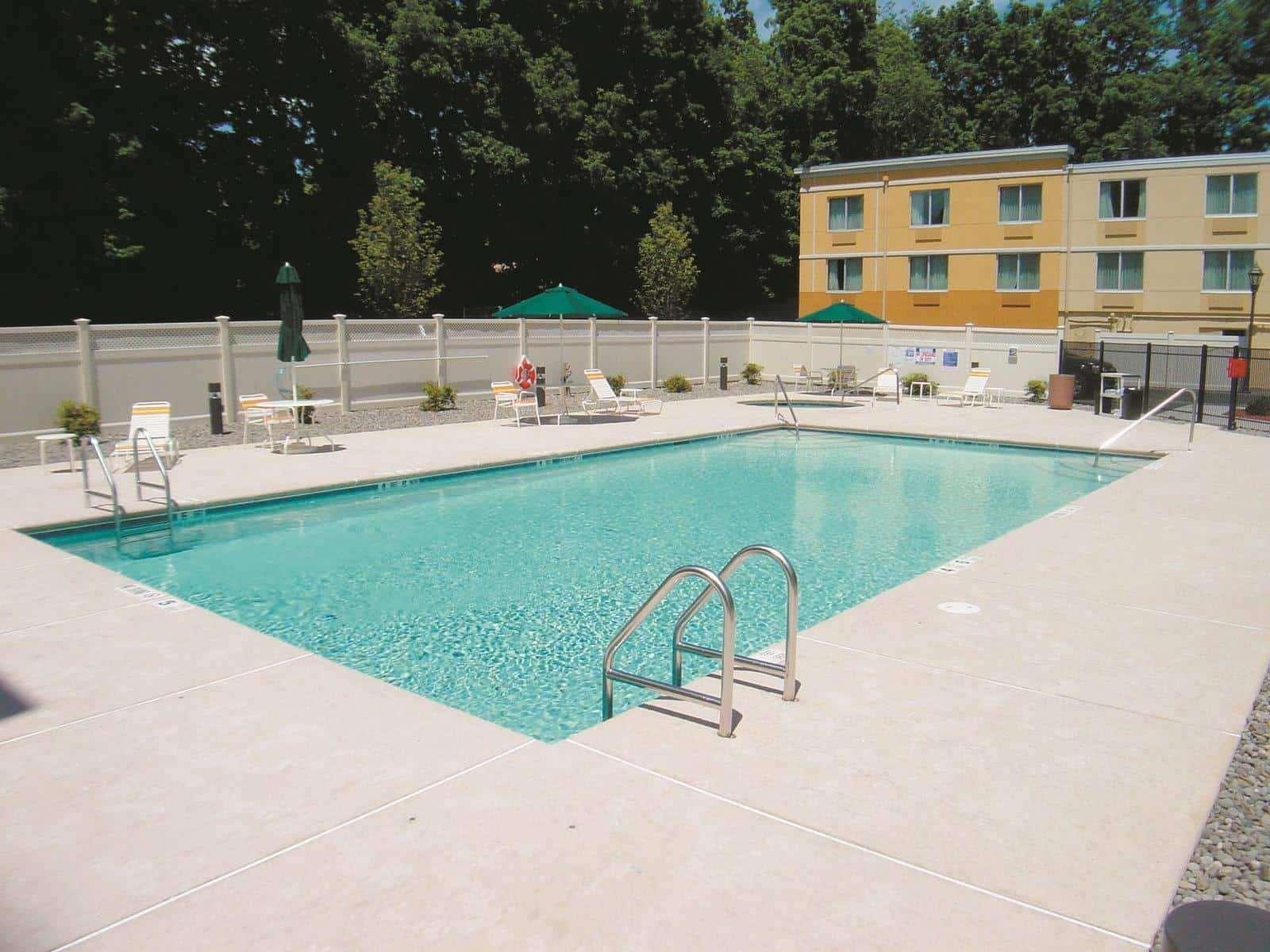 La Quinta By Wyndham Danbury Hotel Екстериор снимка