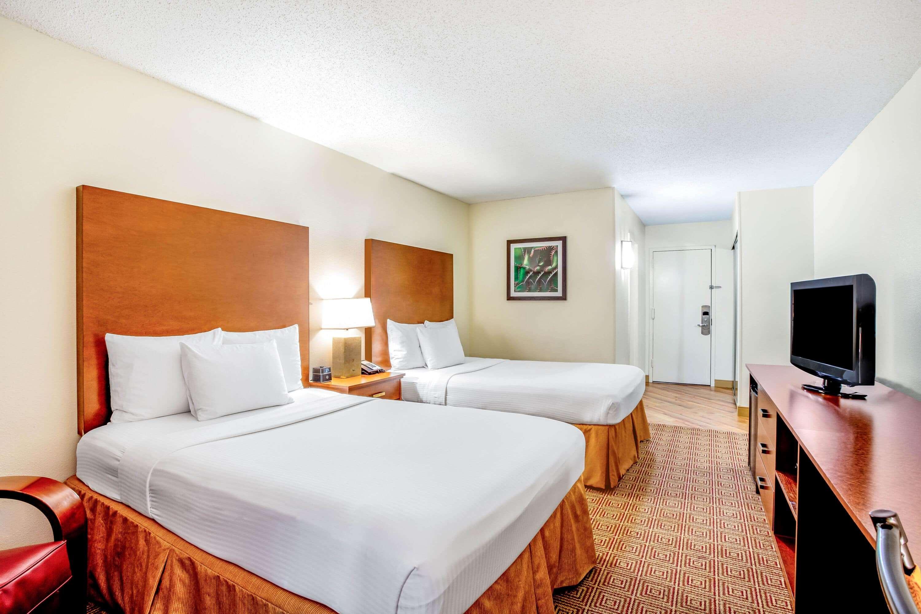 La Quinta By Wyndham Danbury Hotel Екстериор снимка