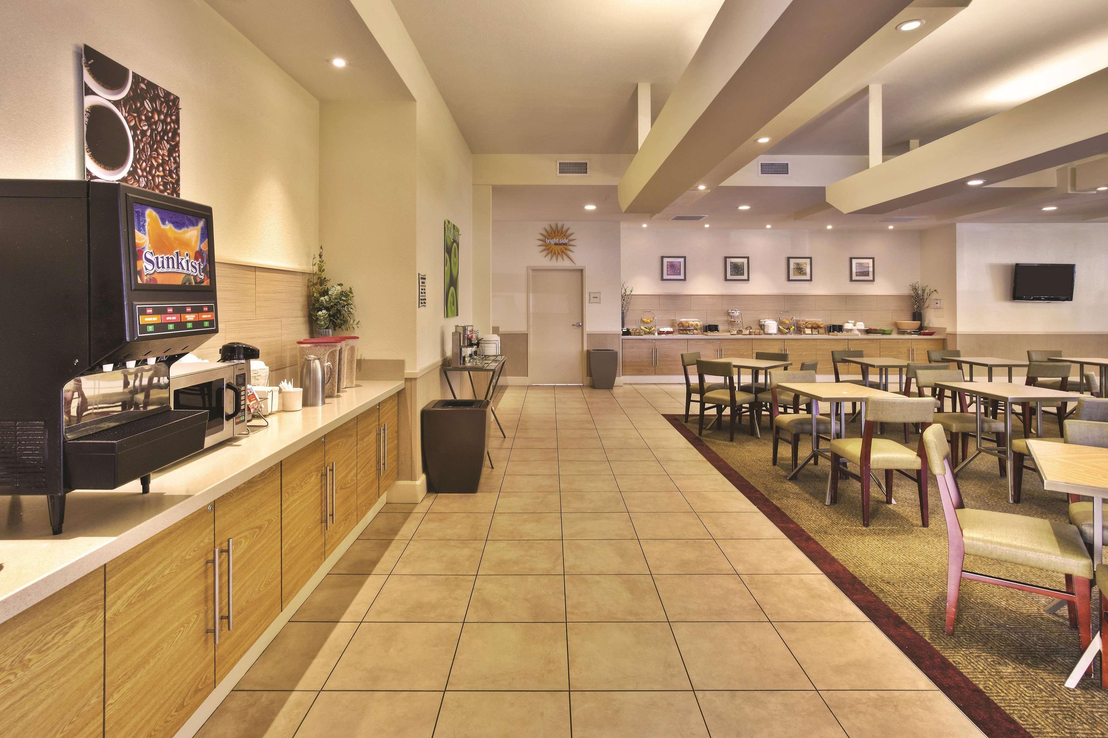 La Quinta By Wyndham Danbury Hotel Екстериор снимка