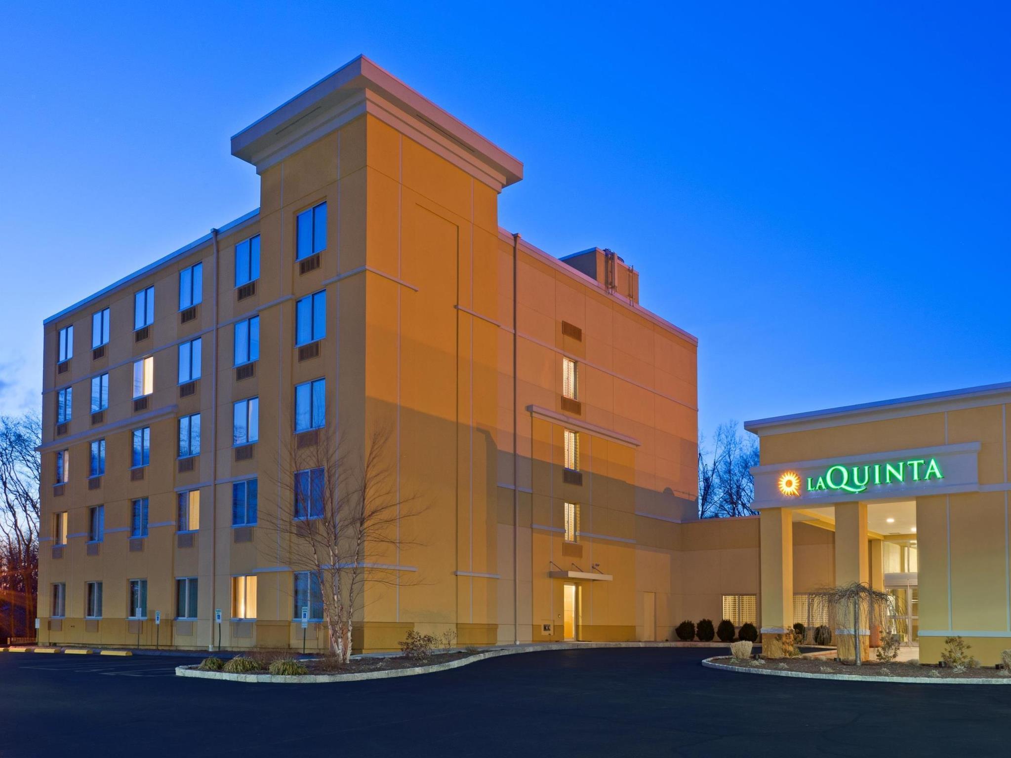 La Quinta By Wyndham Danbury Hotel Екстериор снимка