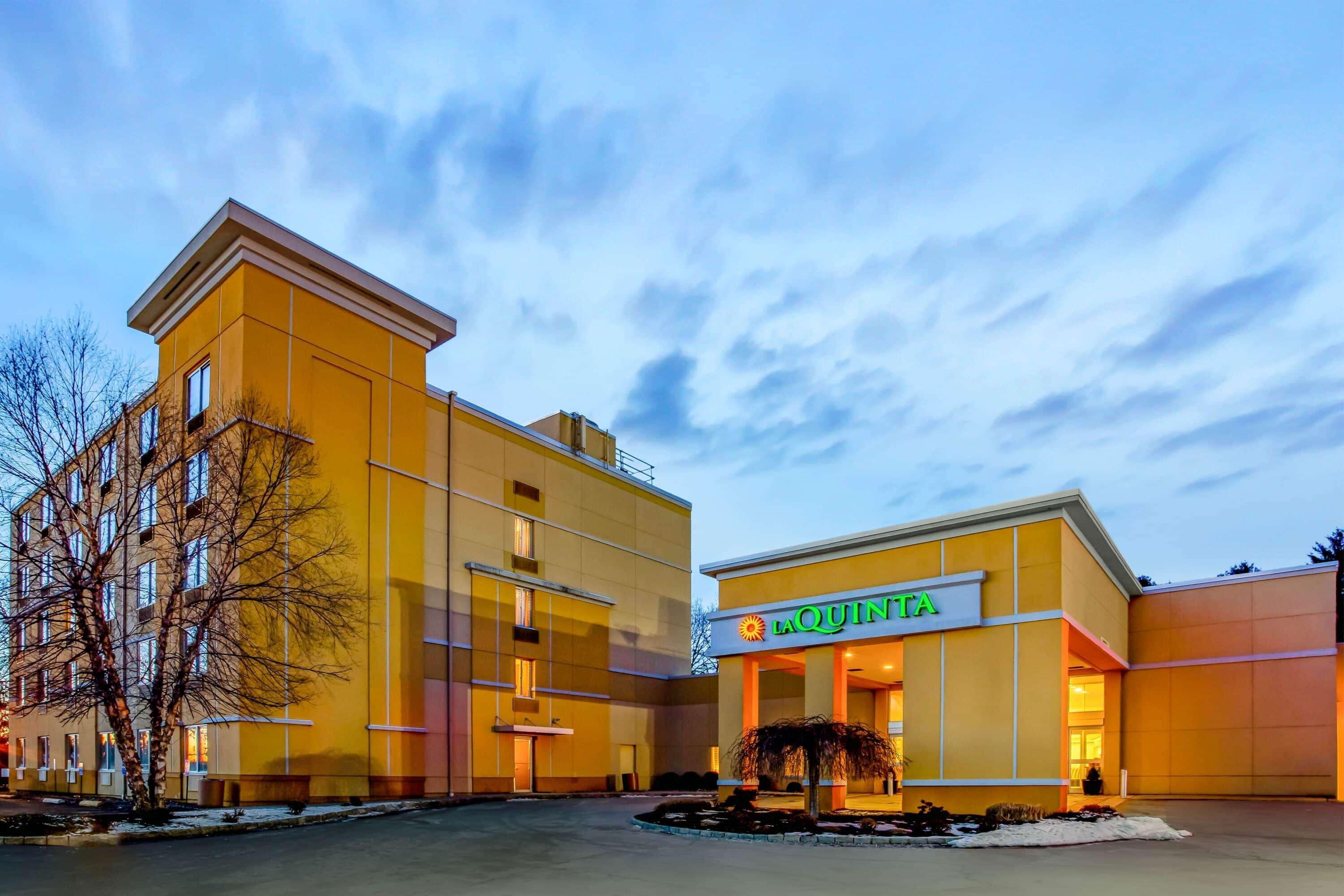 La Quinta By Wyndham Danbury Hotel Екстериор снимка