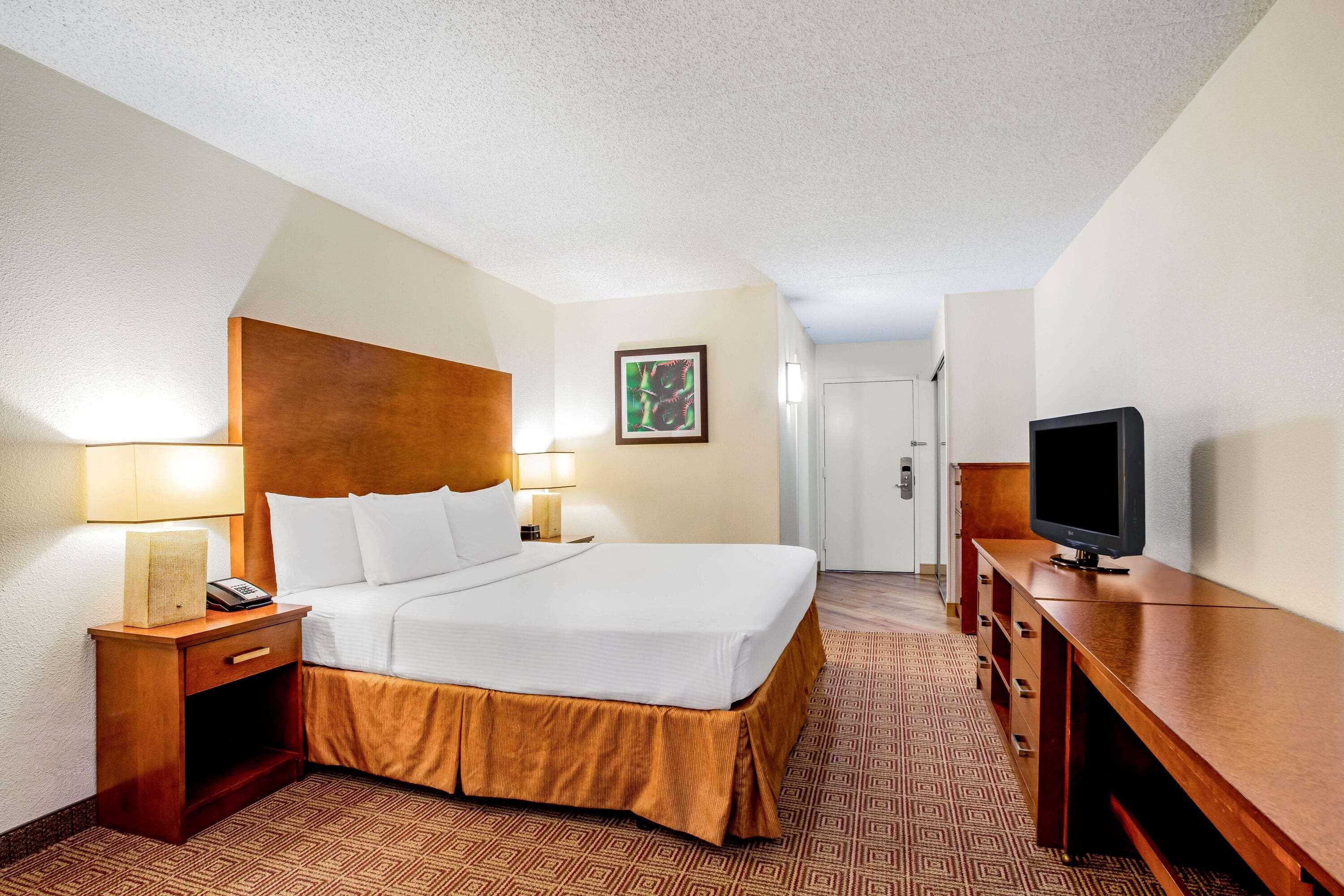 La Quinta By Wyndham Danbury Hotel Екстериор снимка